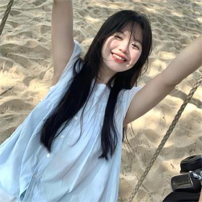 葡萄架下的女神